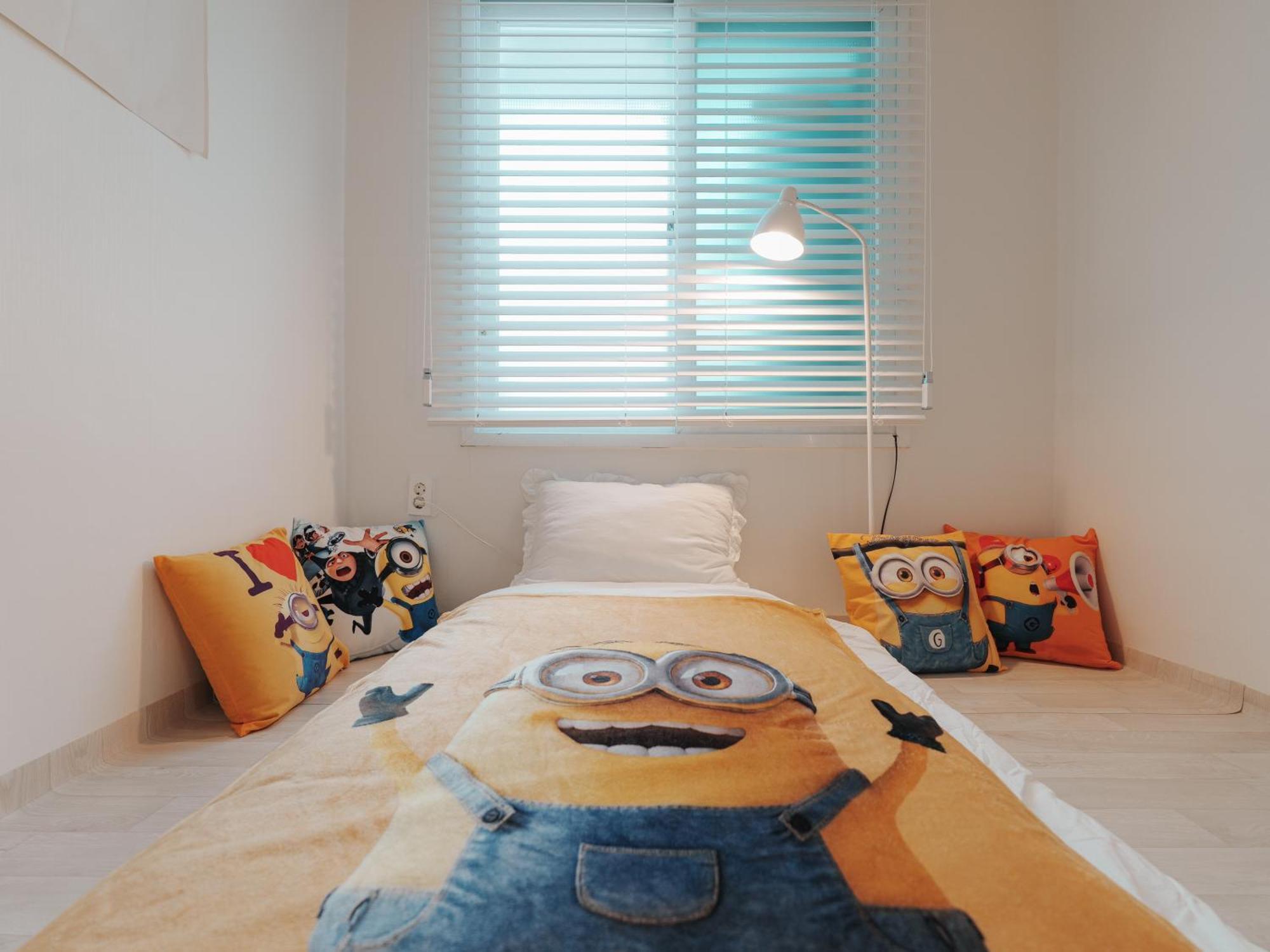 Minionz House #free Parking